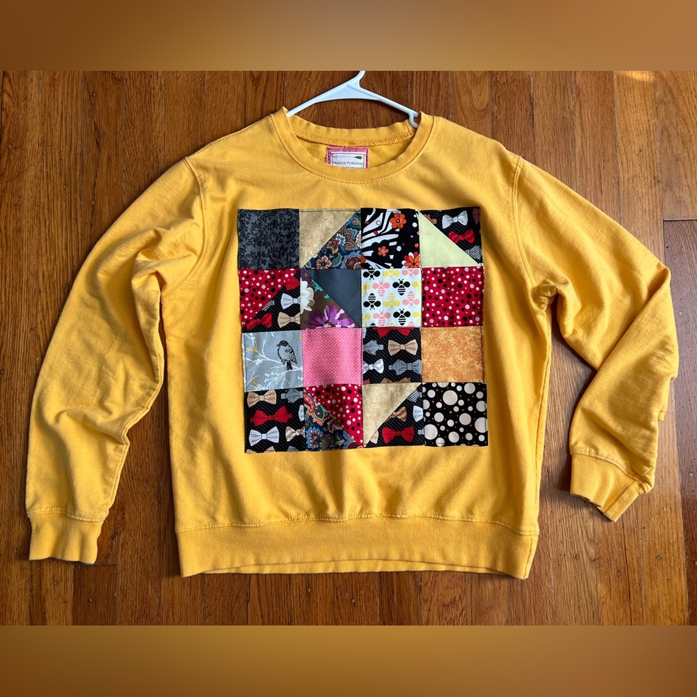 Quilty Sweatshirt! 🐝